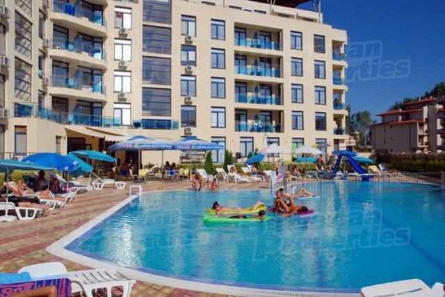 #altIMG Базен  in Hotel# Aparthotel Rainbow I  #altIMG in# Burgas, Bulgaria - #altIMG Image# 1