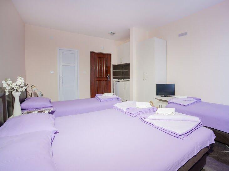 #altIMG Соба  in Hotel# Studio - Appartmani LARA S #altIMG in# Bar, Montenegro - #altIMG Image# 2